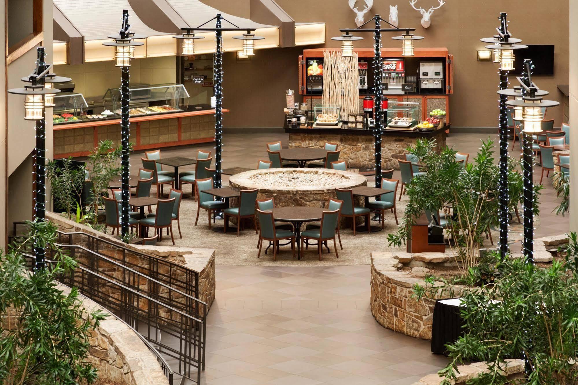 Embassy Suites By Hilton Oklahoma City Will Rogers Airport Esterno foto