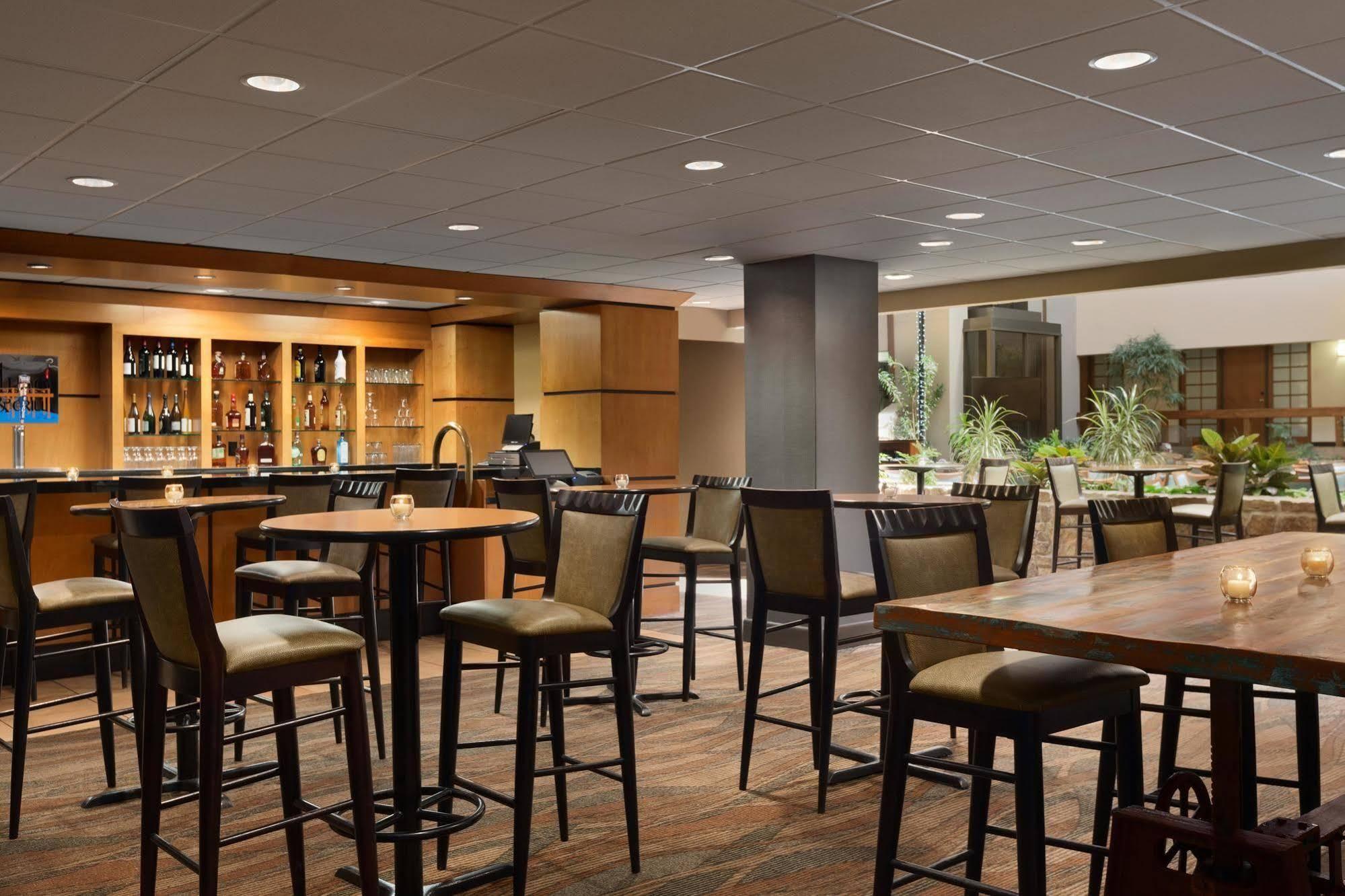Embassy Suites By Hilton Oklahoma City Will Rogers Airport Esterno foto