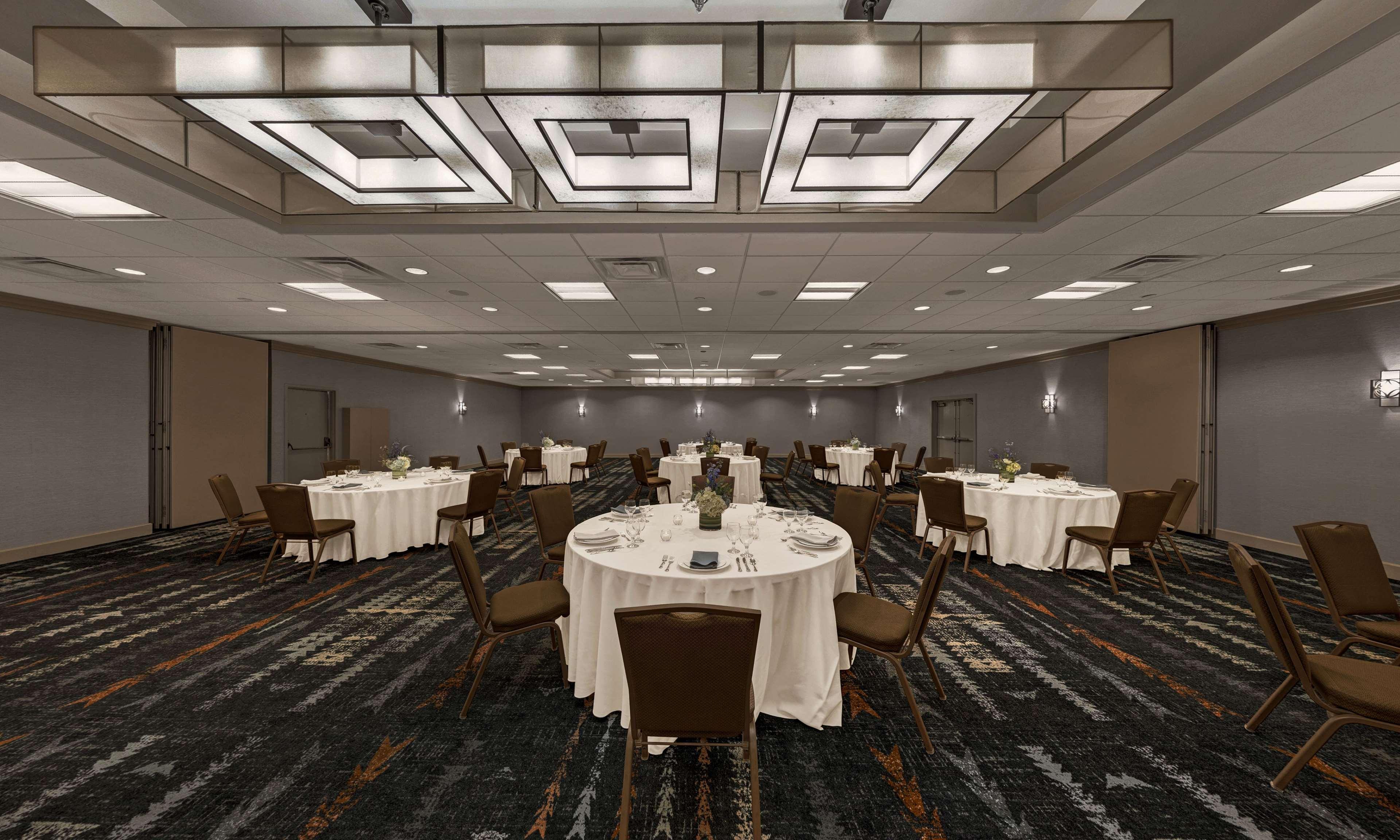 Embassy Suites By Hilton Oklahoma City Will Rogers Airport Esterno foto