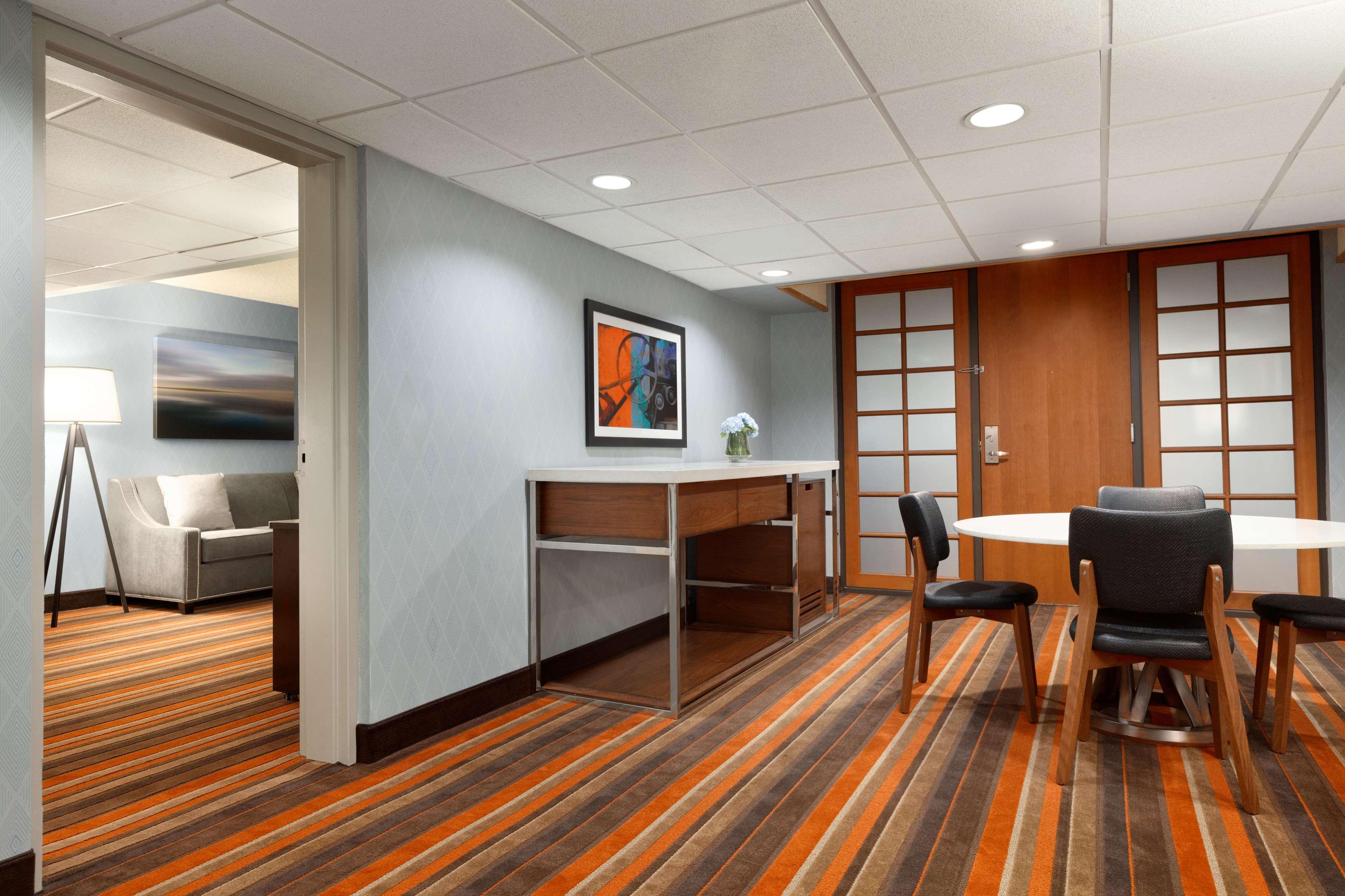 Embassy Suites By Hilton Oklahoma City Will Rogers Airport Esterno foto