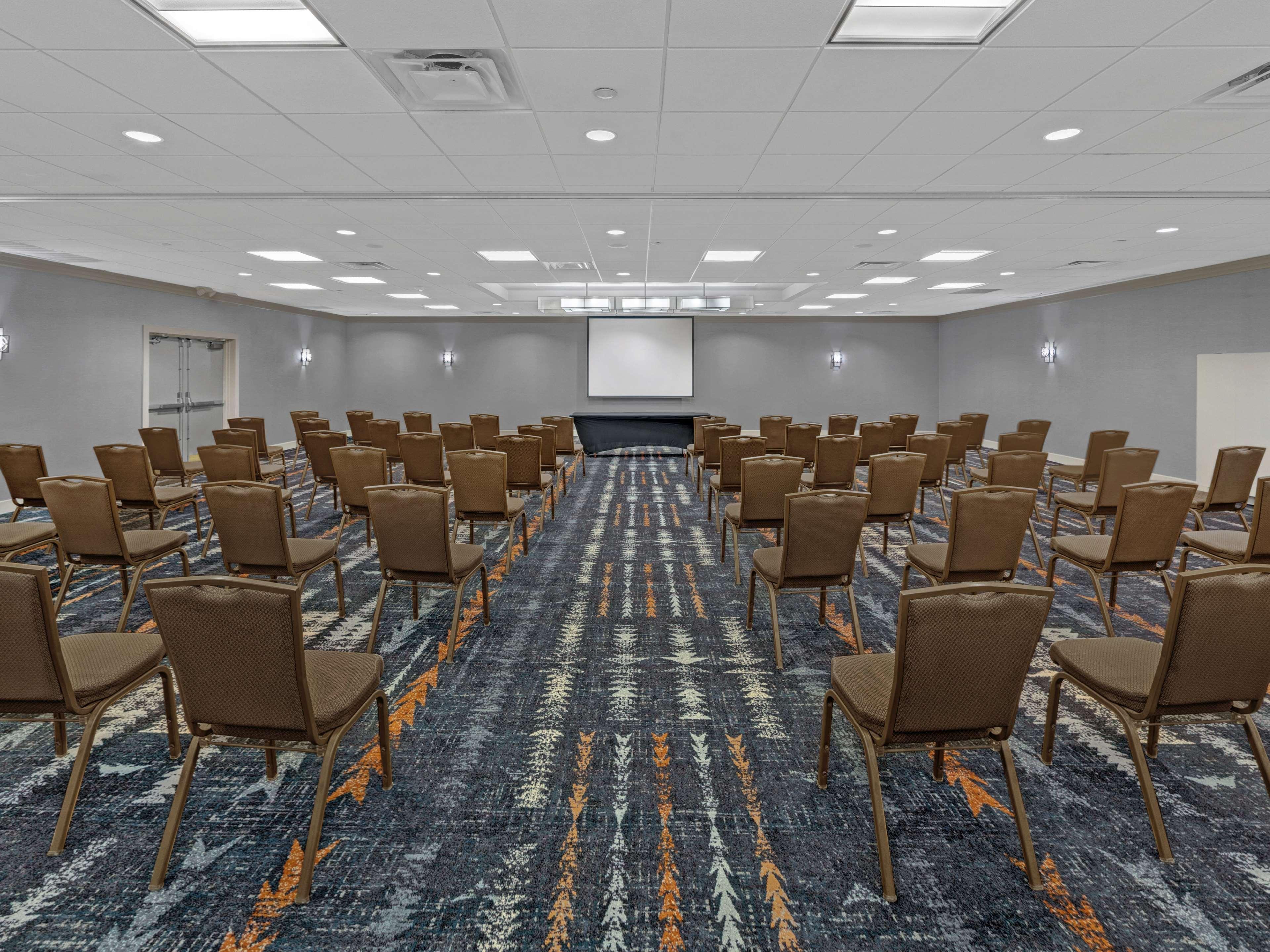 Embassy Suites By Hilton Oklahoma City Will Rogers Airport Esterno foto
