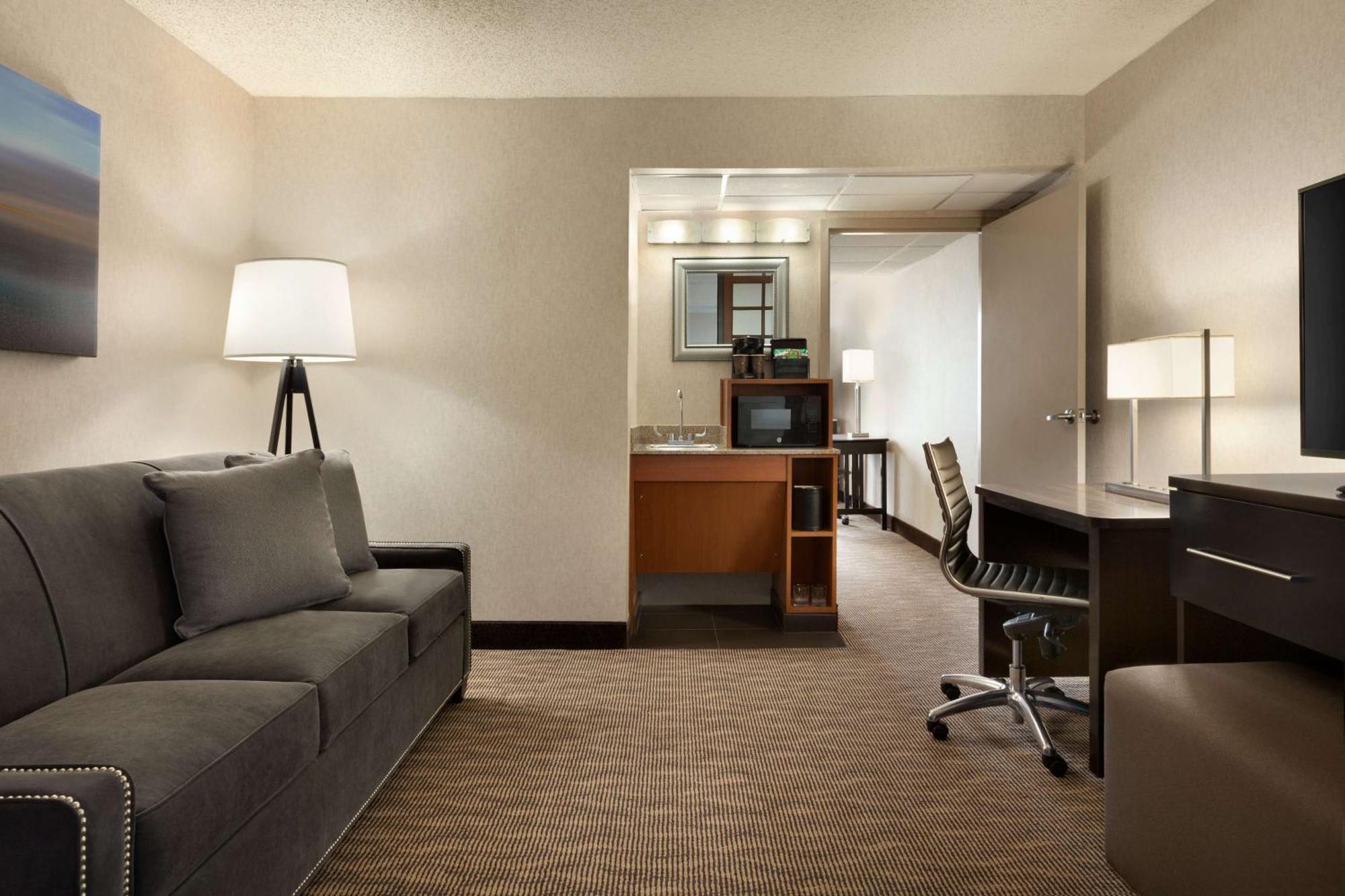 Embassy Suites By Hilton Oklahoma City Will Rogers Airport Esterno foto