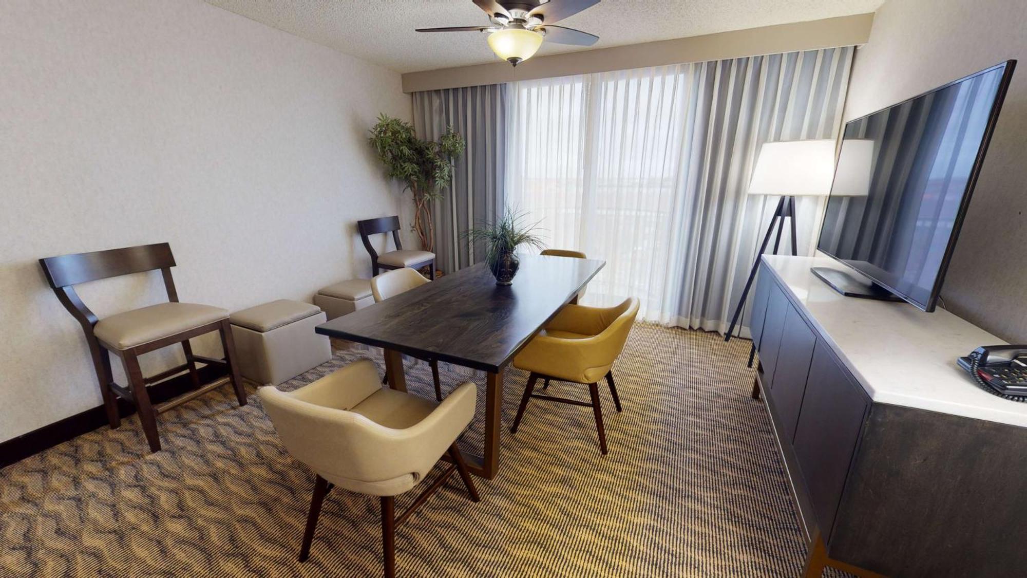 Embassy Suites By Hilton Oklahoma City Will Rogers Airport Esterno foto