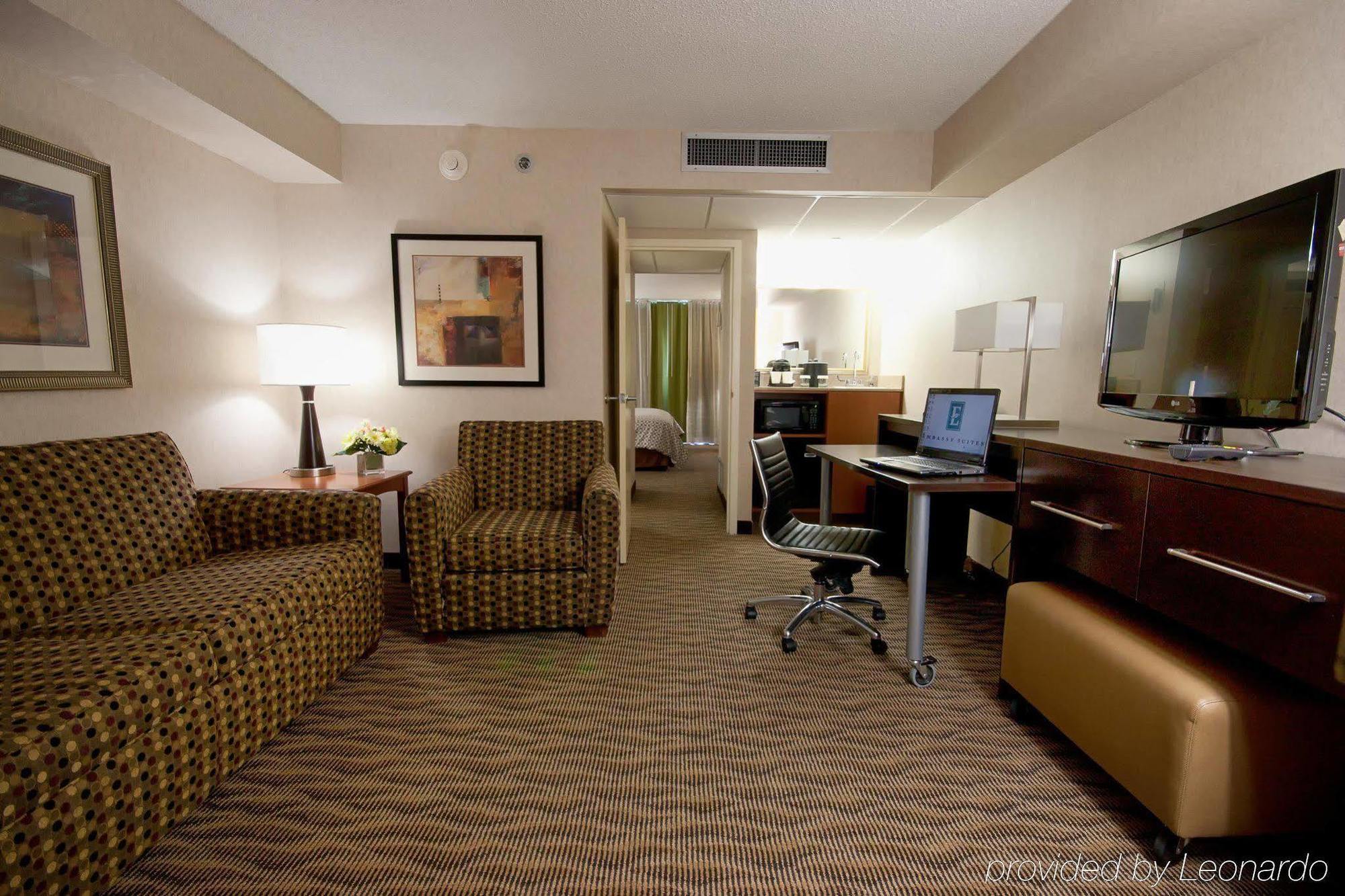 Embassy Suites By Hilton Oklahoma City Will Rogers Airport Esterno foto
